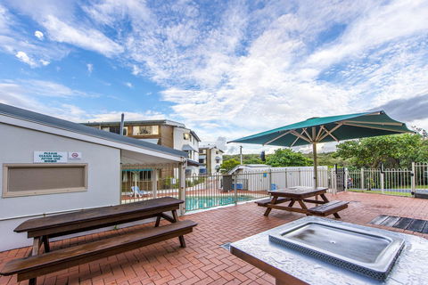 Whale Watch Ocean Beach Resort - Foster Accommodation 2