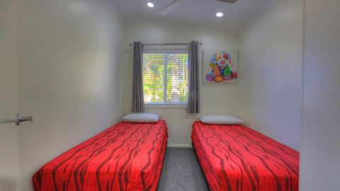 Alex Beach Cabins And Tourist Park - Foster Accommodation 31