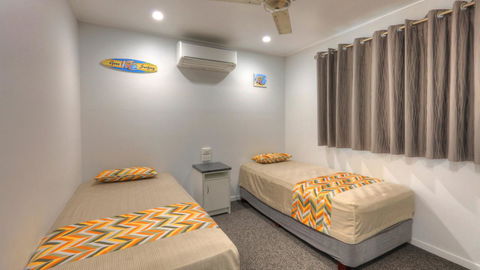 Alex Beach Cabins And Tourist Park - Foster Accommodation 10