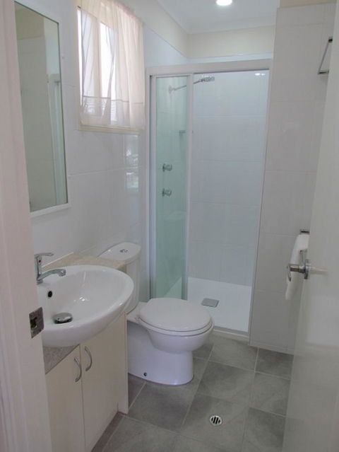 Alex Beach Cabins And Tourist Park - Foster Accommodation 37