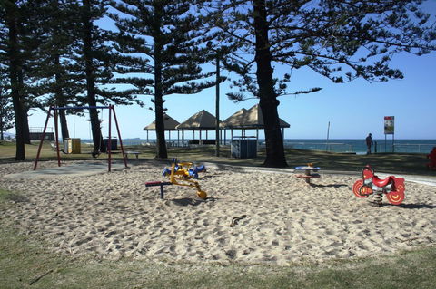 Alex Beach Cabins And Tourist Park - Foster Accommodation 43