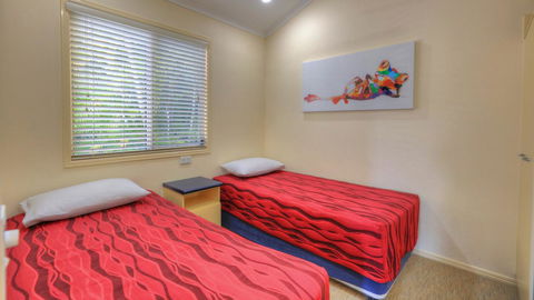 Alex Beach Cabins And Tourist Park - Foster Accommodation 12