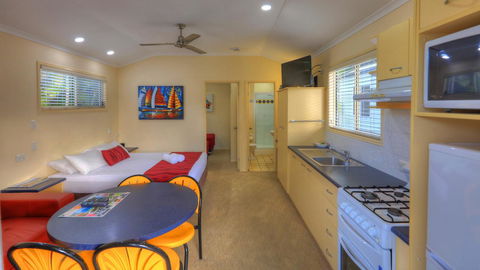 Alex Beach Cabins And Tourist Park - Foster Accommodation 11
