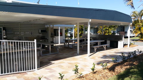 Alex Beach Cabins And Tourist Park - Foster Accommodation 21