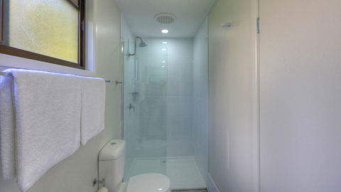Alex Beach Cabins And Tourist Park - Foster Accommodation 28