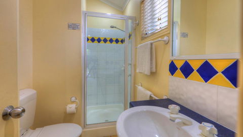 Alex Beach Cabins And Tourist Park - Foster Accommodation 3