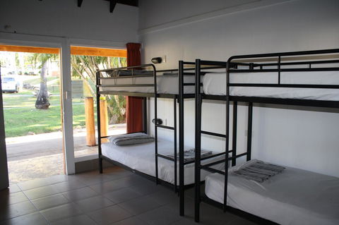 Nomads Airlie Beach - Foster Accommodation 1