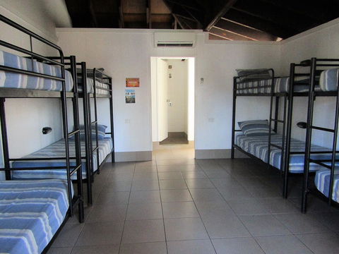Nomads Airlie Beach - Foster Accommodation 13
