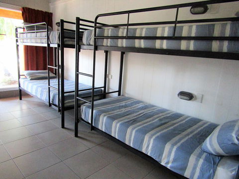 Nomads Airlie Beach - Foster Accommodation 7