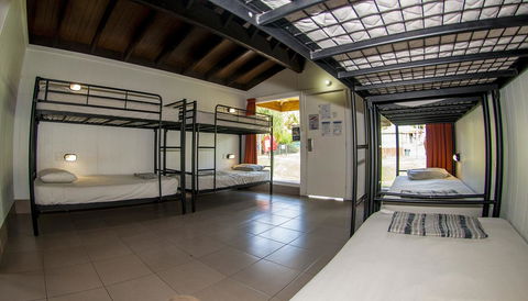 Nomads Airlie Beach - Foster Accommodation 17