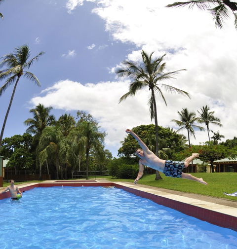 Nomads Airlie Beach - Foster Accommodation 24