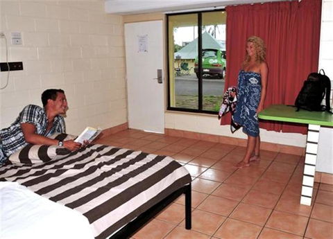 Nomads Airlie Beach - Foster Accommodation 5