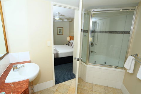 Landmark Resort - Foster Accommodation 1