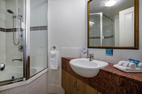 Landmark Resort - Foster Accommodation 39