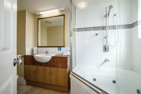 Landmark Resort - Foster Accommodation 20