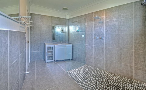 KiteSurf 1770 Beach House - Foster Accommodation 42