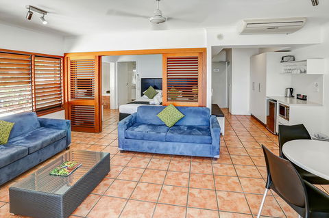 Paradise On The Beach Resort - Foster Accommodation 15