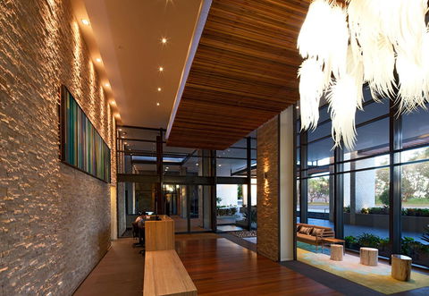 Oaks Redcliffe Mon Komo Suites - Foster Accommodation 13