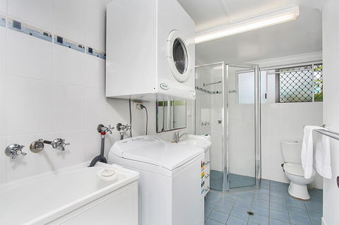 Agincourt Beachfront Apartments - Foster Accommodation 25