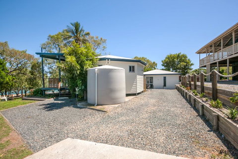 Sunset Cabins 1770 - Foster Accommodation 7