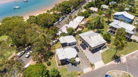 Sunset Cabins 1770 - Foster Accommodation 6