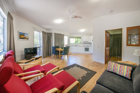 Sunset Cabins 1770 - Foster Accommodation 5