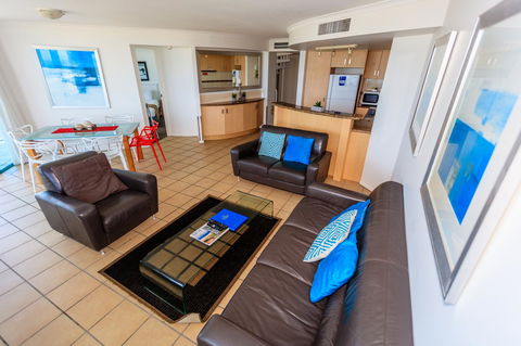 Grand Palais Boolarong Beachside Apartments - Foster Accommodation 24
