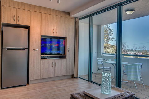 Grand Palais Boolarong Beachside Apartments - Foster Accommodation 7