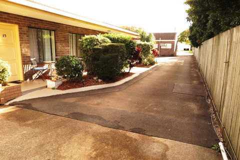 Twin Pines Motel - Foster Accommodation 27