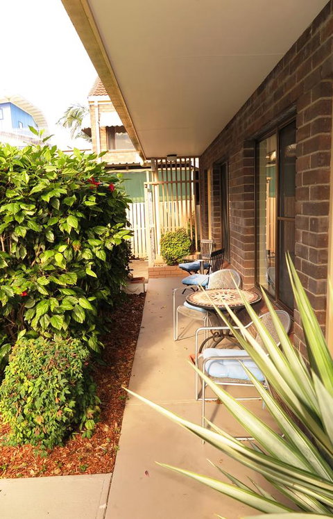 Twin Pines Motel - Foster Accommodation 22
