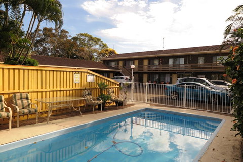 Twin Pines Motel - Foster Accommodation 0