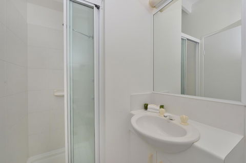 Seascape Holidays At Beachfront Terraces - Foster Accommodation 7
