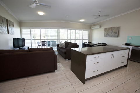 Mariners North Holiday Apartments - Foster Accommodation 28