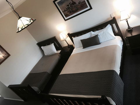 The Bearded Dragon Boutique Hotel - Foster Accommodation 3