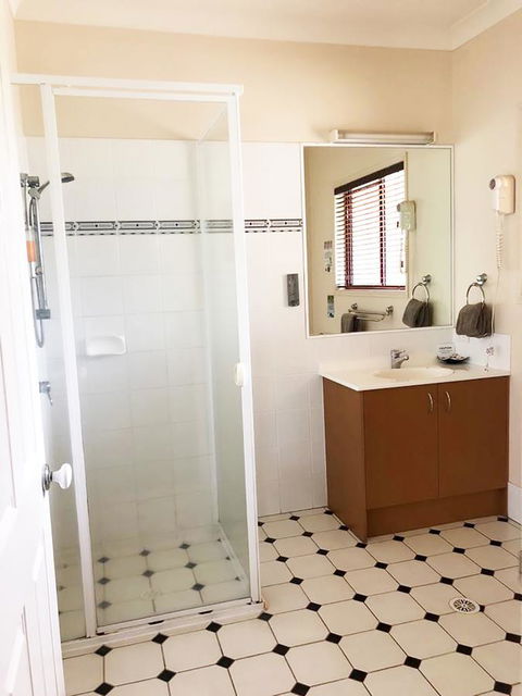 The Bearded Dragon Boutique Hotel - Foster Accommodation 12