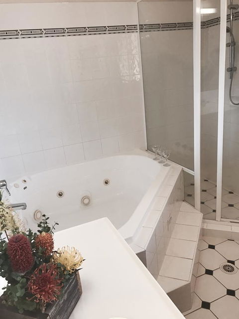 The Bearded Dragon Boutique Hotel - Foster Accommodation 44
