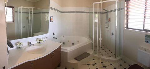 The Bearded Dragon Boutique Hotel - Foster Accommodation 5