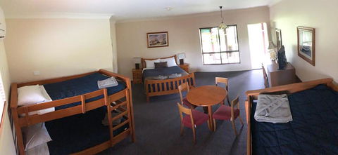 The Bearded Dragon Boutique Hotel - Foster Accommodation 10