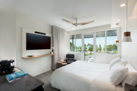 Heart Hotel And Gallery Whitsundays - Foster Accommodation 4