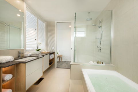 Heart Hotel And Gallery Whitsundays - Foster Accommodation 1