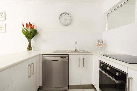 The White House Port Douglas - Foster Accommodation 10