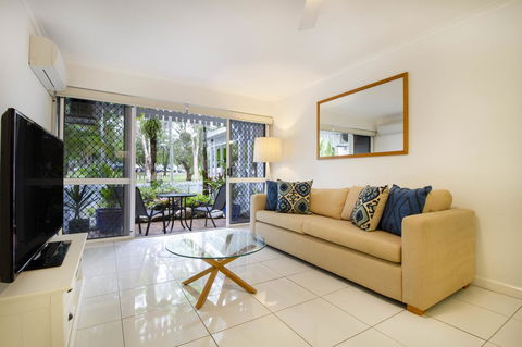 The White House Port Douglas - Foster Accommodation 15