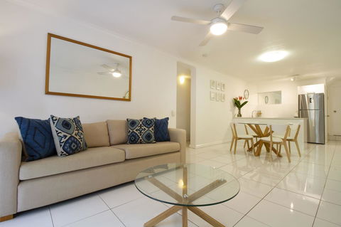 The White House Port Douglas - Foster Accommodation 2