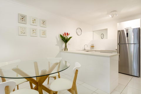 The White House Port Douglas - Foster Accommodation 12