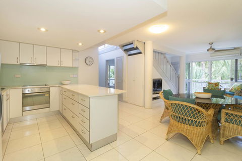 The White House Port Douglas - Foster Accommodation 23
