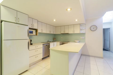 The White House Port Douglas - Foster Accommodation 22