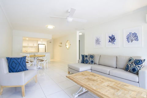 The White House Port Douglas - Foster Accommodation 5