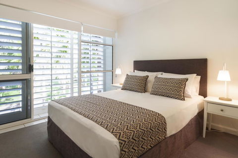 The White House Port Douglas - Foster Accommodation 6