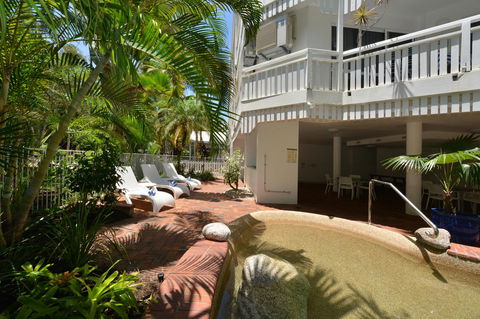 The White House Port Douglas - Foster Accommodation 19