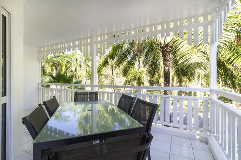The White House Port Douglas - Foster Accommodation 34